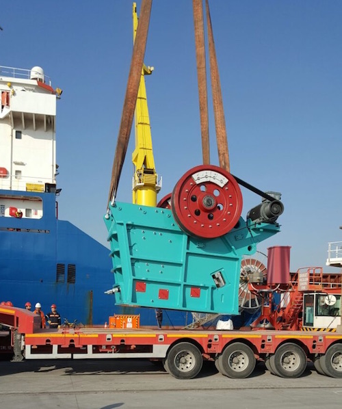 TANDEM LOJISTIK (Turkey) moves 65 tons Crusher to Oman
